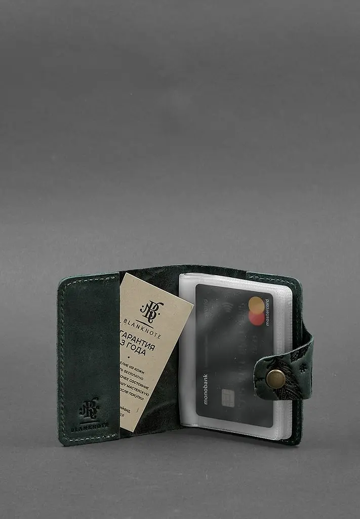 Кожаный кард-кейс 7.1 (Книжечка) зеленый с перьями Crazy Horse - фото 3