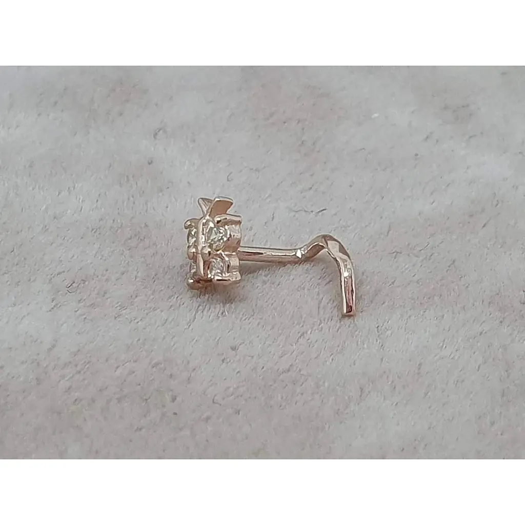 Золотая серьга-пирсинг в нос Dear с фианитами. 1041.2 Шампань - фото 2