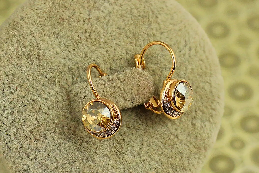 Сережки Xuping Jewelry Сяйво шампані з каменями Сваровські 1,7 см золотисті - фото 2