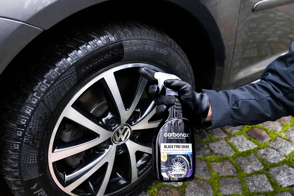 Спрей для чорніння шин Carbonax Black Tire Shine (3800033106031) - фото 4