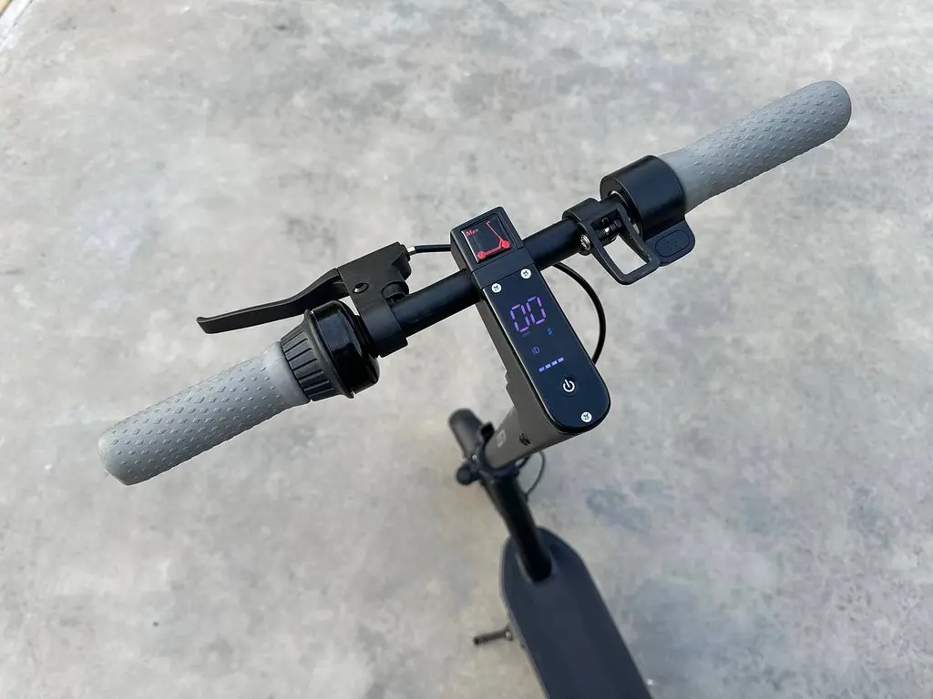Электросамокат KUGOO G30 PRO Max 600W 18Ah Black| раскладной с усиленным передним амортизатором (модель 2025) - фото 13