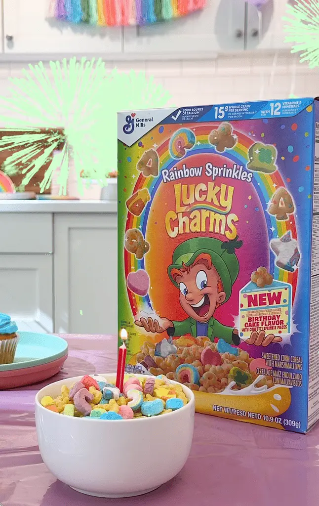 Сухий сніданок Lucky Charms Rainbow Sprinkles Cereal Birthday Cake Flavor 520г - фото 2