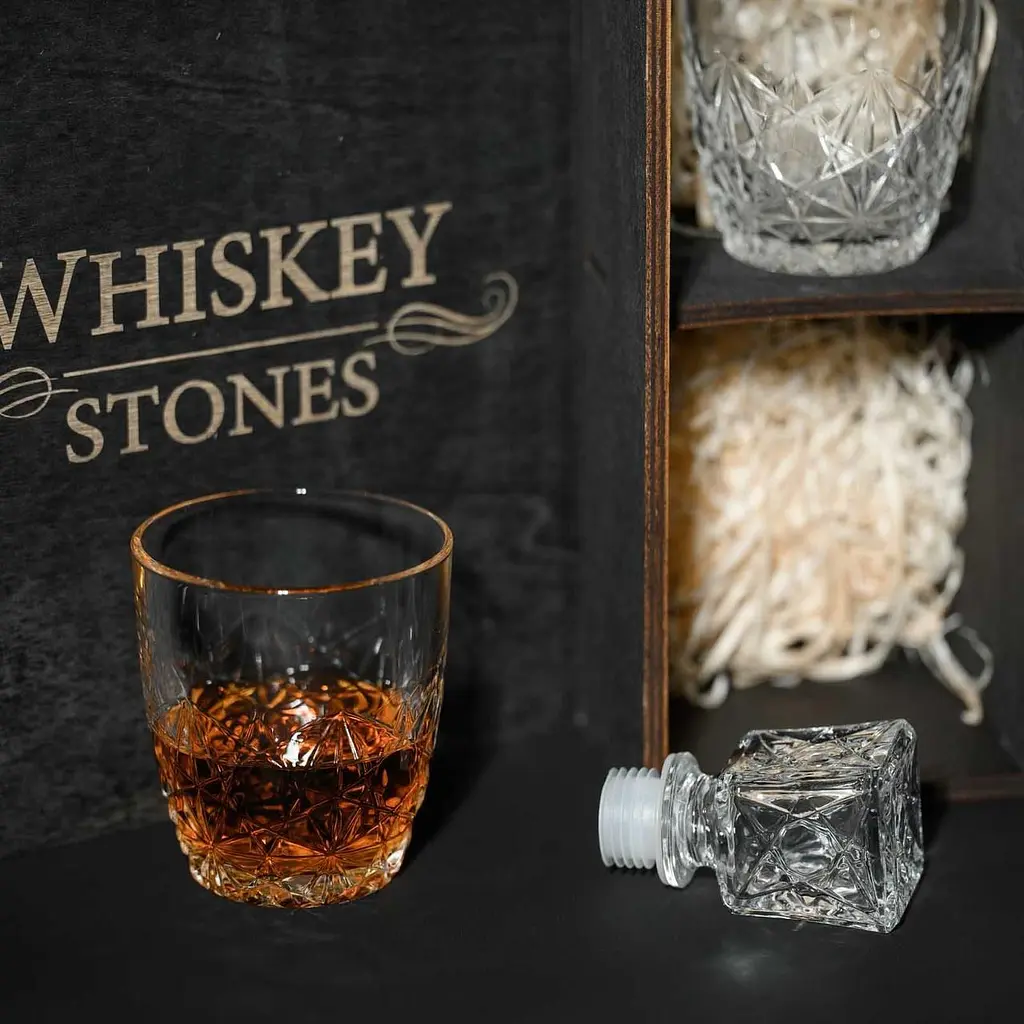 Подарунковий набір віскі Whiskey Stones №12 у дерев'яному пеналі - графин + склянки Dedalo - фото 6