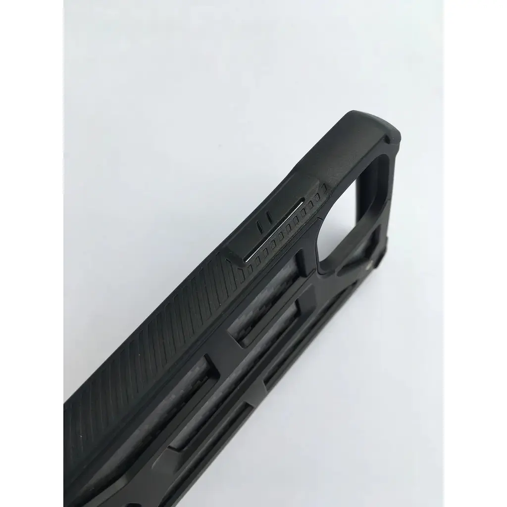 Оригінальний протиударний чохол UAG Monarch для iPhone 11 Pro (5.8") Carbon Fiber 111701114242 - фото 4