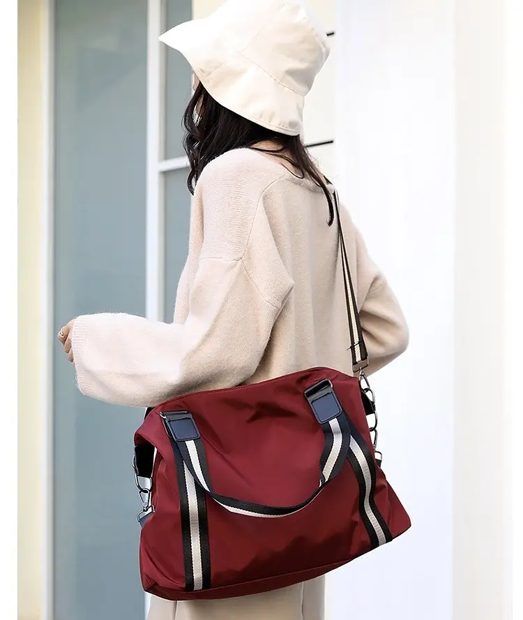 Спортивна сумка Italian Bags Дора Червоний 31х13х40 см (id_1512) - фото 2