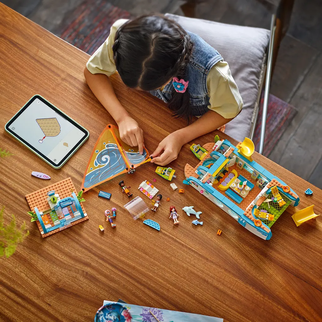 Конструктор LEGO Friends Приключения на туристической лодке 685 деталей (42664) - фото 15