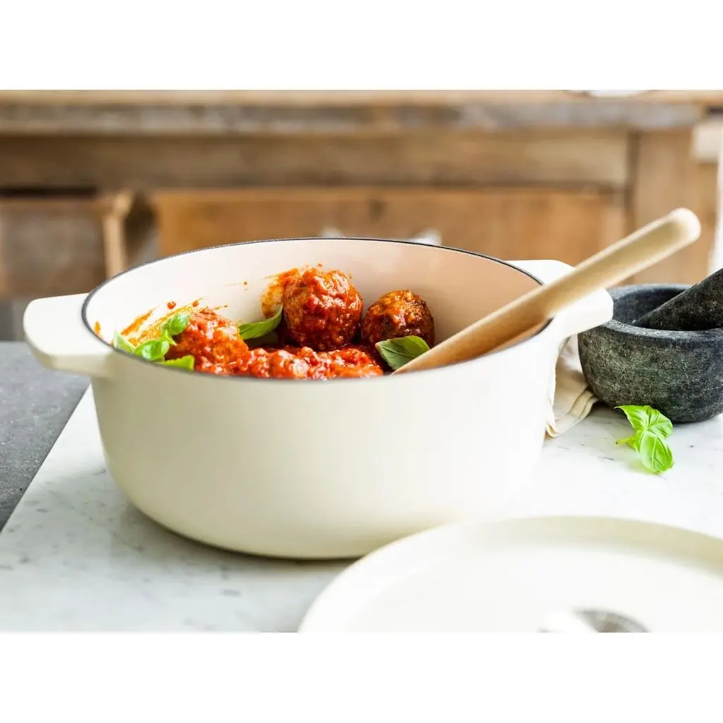 Каструля KitchenAid Cast Iron чавунна з кришкою 26 см 5.2 л мигдальний крем (CC006059-001) - фото 7