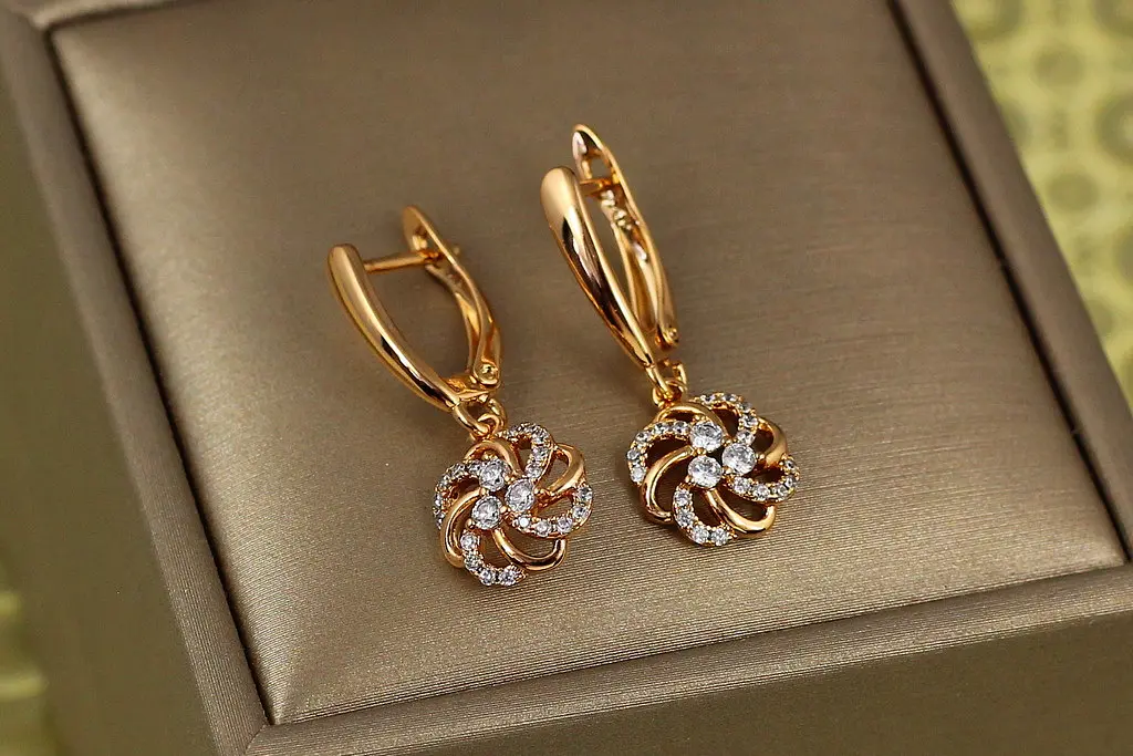 Сережки Xuping Jewelry підвіски мальва 2.6 см золотисті - фото 3