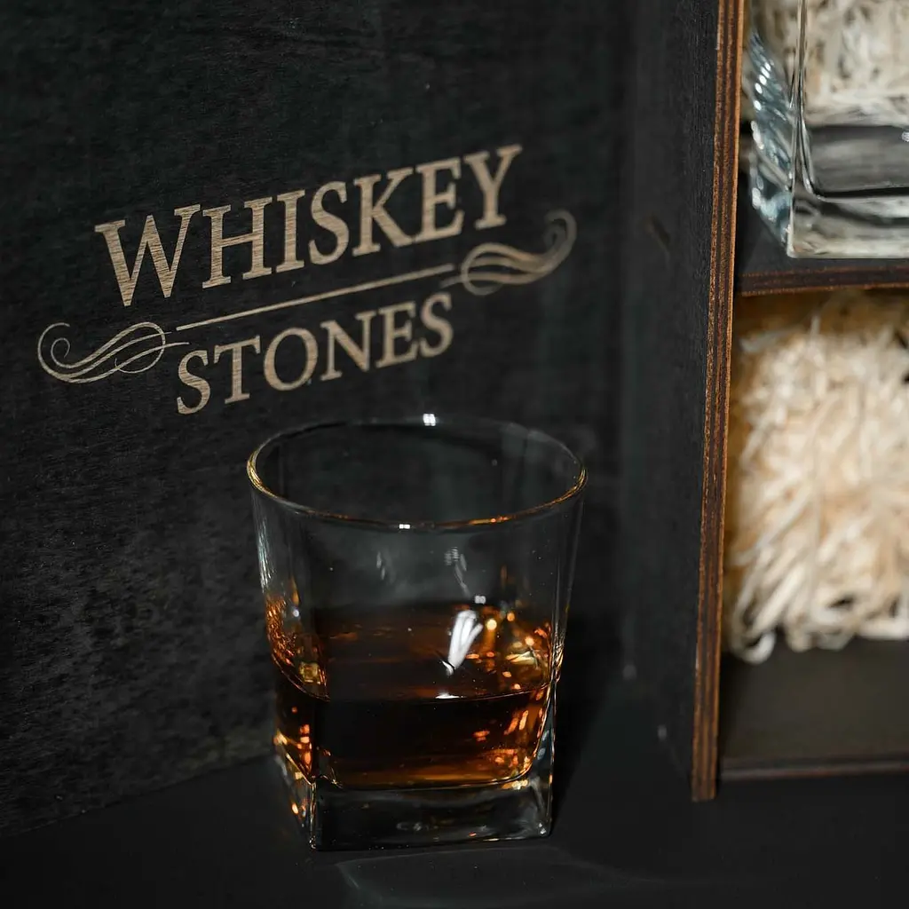 Подарунковий набір віскі Whiskey Stones №12 у дерев'яному пеналі - графін Pasabahce + склянки Baltic - фото 8