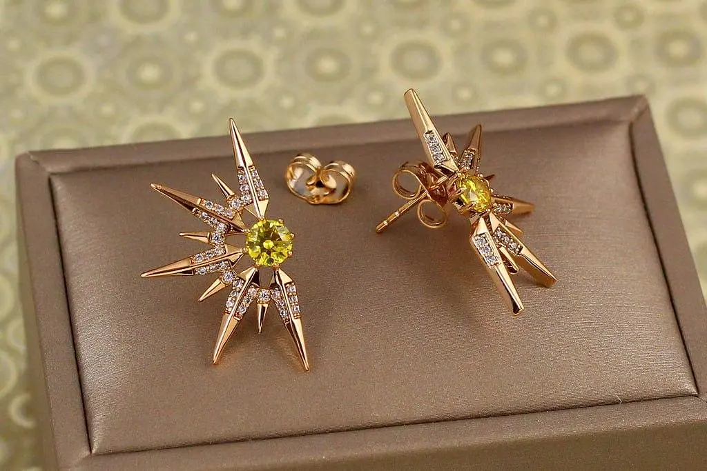 Серьги гвоздики Xuping Jewelry Ярило с желтым камнем 2,9 см золотистые - фото 2