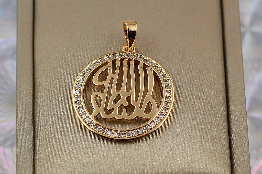 Кулон Xuping Jewelry мусульманка з камінням по колу 2,3 см золотистий