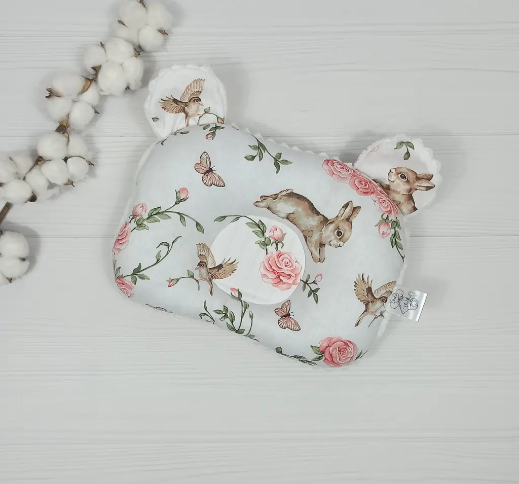Дитяча ортопедична подушка 24×32 для новонароджених a.l.babybox Зайчики в трояндах Милочний