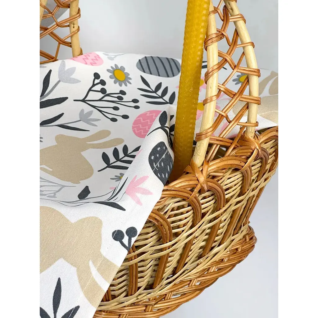 Комплект Пасхальная корзина Галичина коричневая с льняным полотенцем 70х30 см Пасхальные зайчики серый и свеча - фото 4