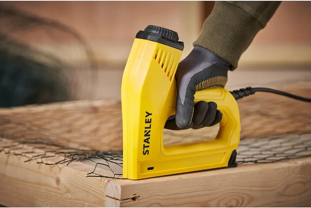 Степлер Stanley TRE550 электрический для скоб G 6-14 мм и шпилек J 12 15 мм (6-TRE550) - фото 5
