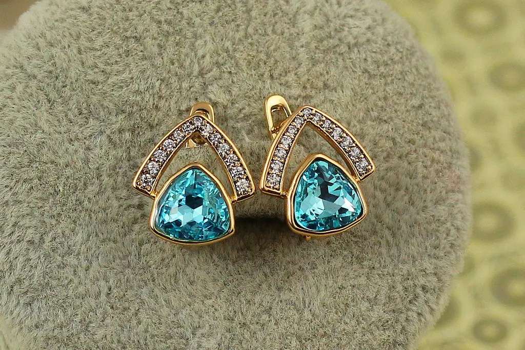 Сережки Xuping Jewelry Сваровскі будиночок із блакитним каменями 1,4 см золотисті - фото 2