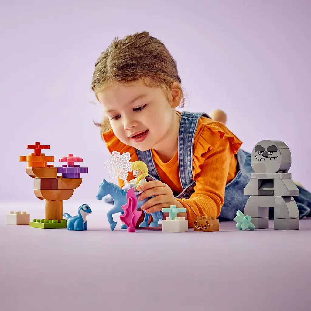 Конструктор LEGO DUPLO Disney Эльза и Бруни в Зачарованном лесу 31 деталей (10418) - фото 4