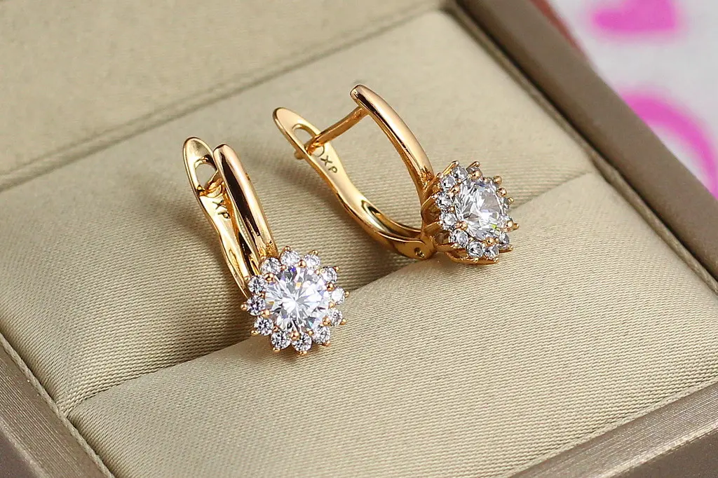 Сережки Xuping Jewelry хризантема 1.8 см золотисті - фото 2