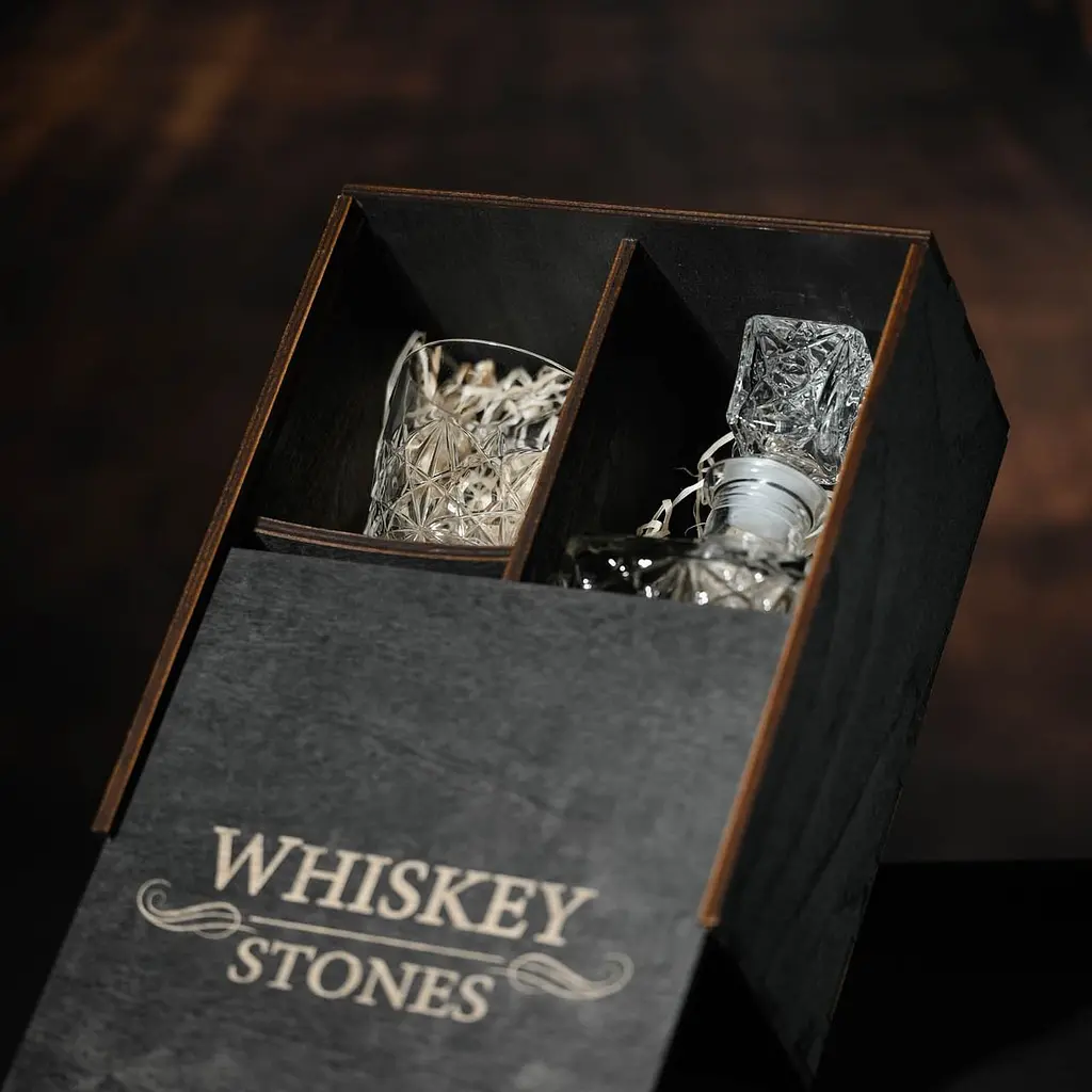 Подарунковий набір віскі Whiskey Stones №12 у дерев'яному пеналі - графин + склянки Dedalo - фото 5