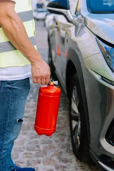 Набір технічної допомоги з вогнегасником ВП-1 Економічний (ВП-1+Знак+Аптечка+Жилет) - фото 4