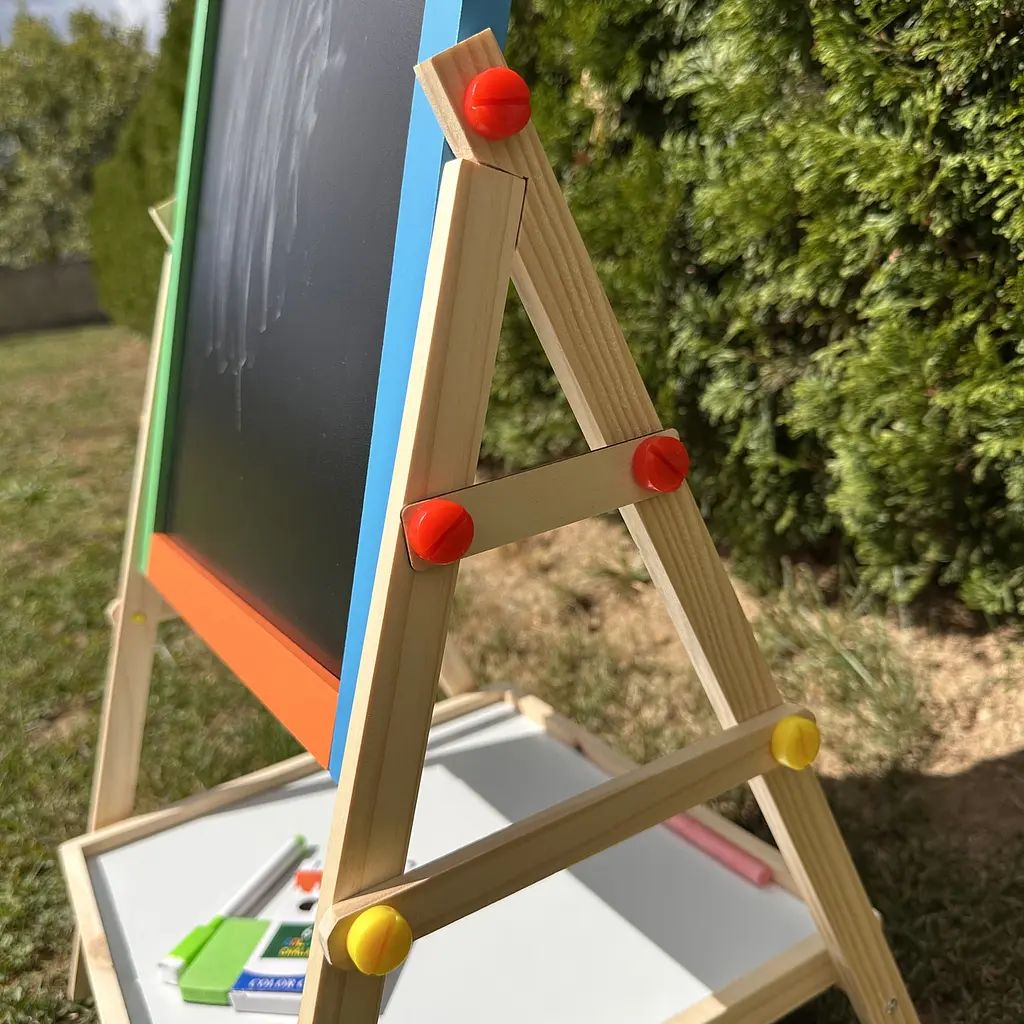Двосторонній дерев'яний мольберт Tree Toys для дітей 3+ рочки з маркерами крейдою і губкою Дитяча дошка для малювання та навчання - фото 5