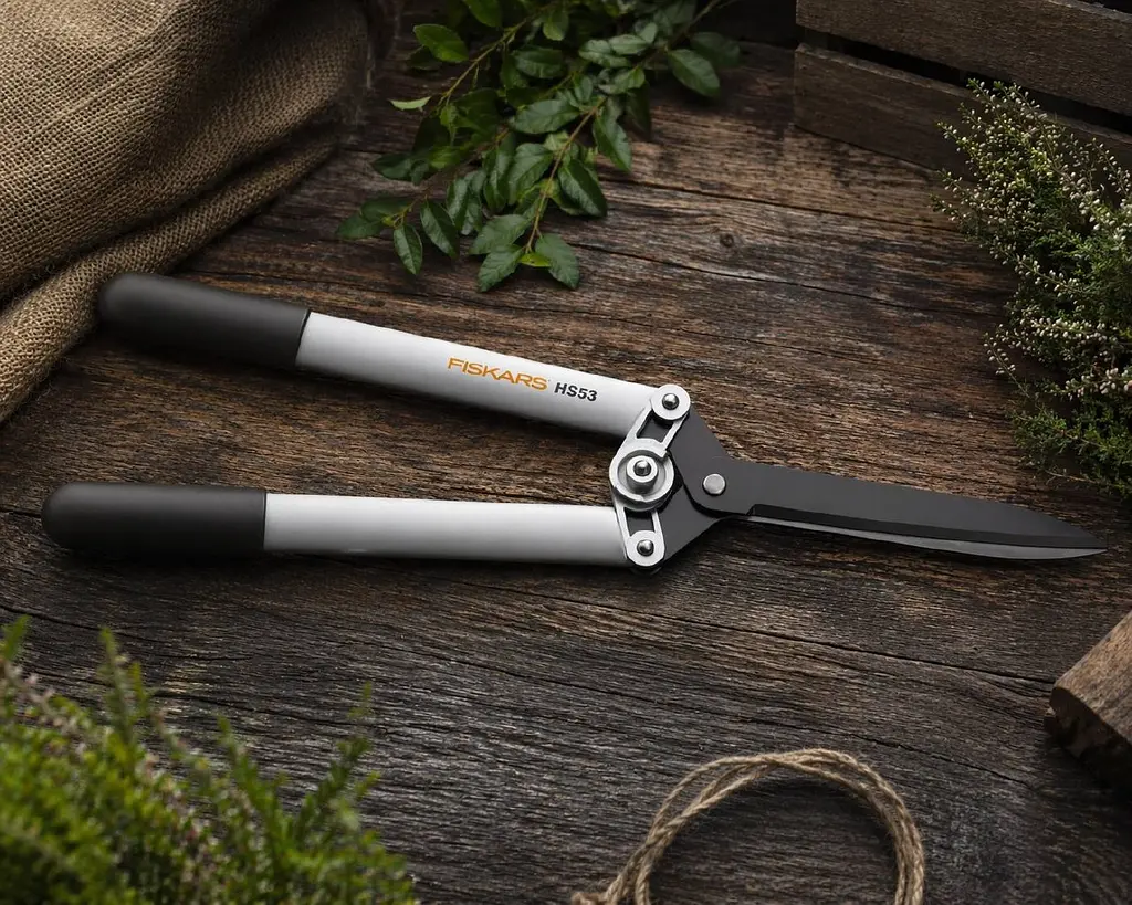 Набір Fiskars: Ножиці для кущів Fiskars White HS53 + Гілкоріз білий White L32 - фото 2