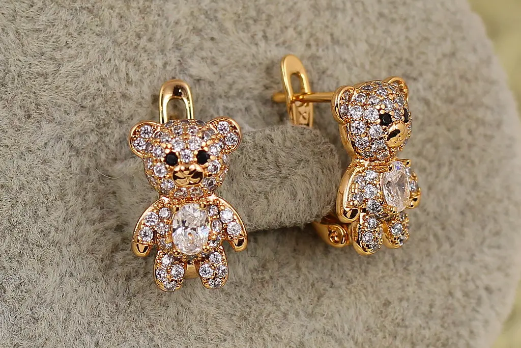 Сережки дитячі Xuping Jewelry ведмежата із білим камінчиком 1,4 см золотисті - фото 2