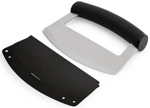 Ніж-меццалун KitchenAid Universal, з захисним чохлом на лезо, 15,2x2,4x11,6 см, чорний (KQG173OHOBE) - фото 2