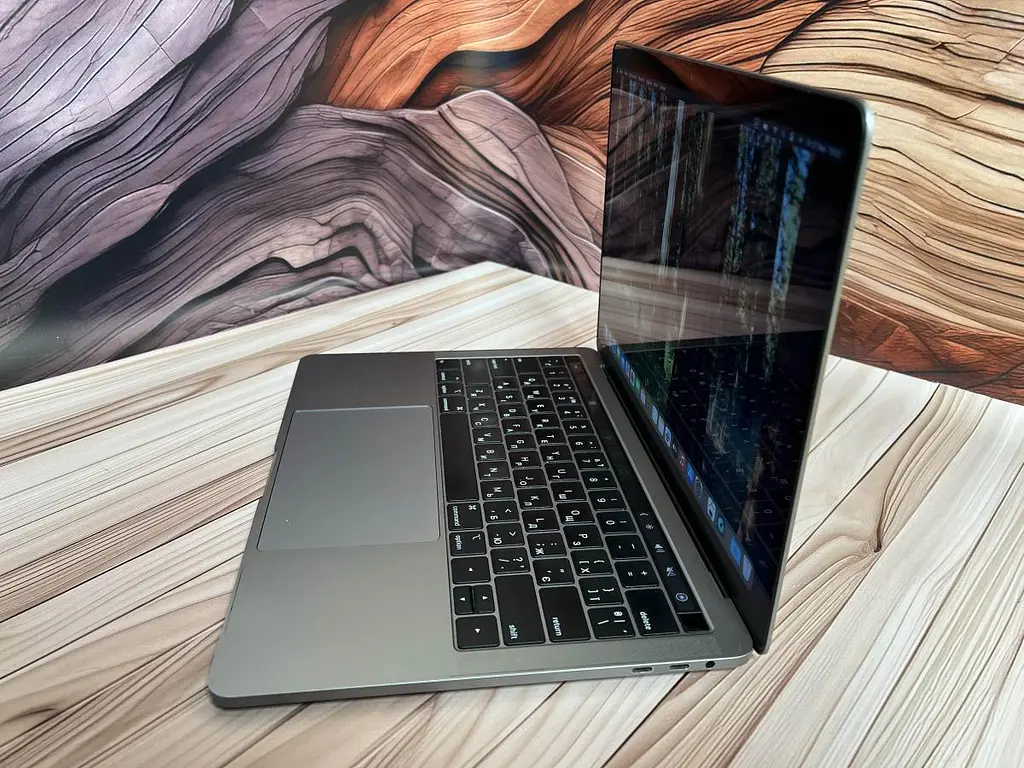 Ноутбук Apple MacBook Pro 13" 2018 i7-8559U/16/500 (C02XJ0R9JHD2) Б/в - фото 3