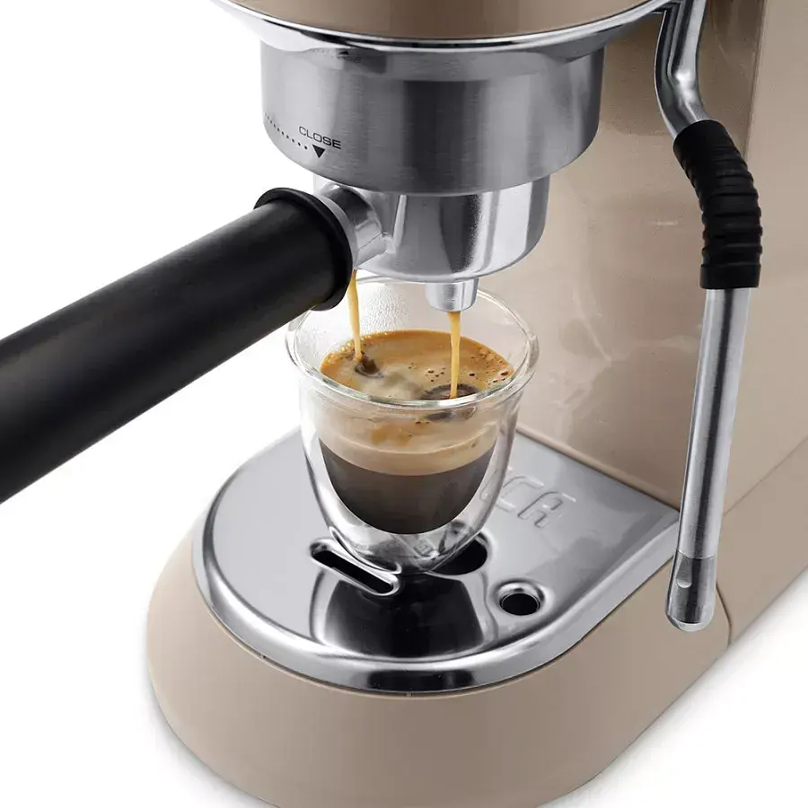 Кавоварка DeLonghi EC 885 BG - фото 2