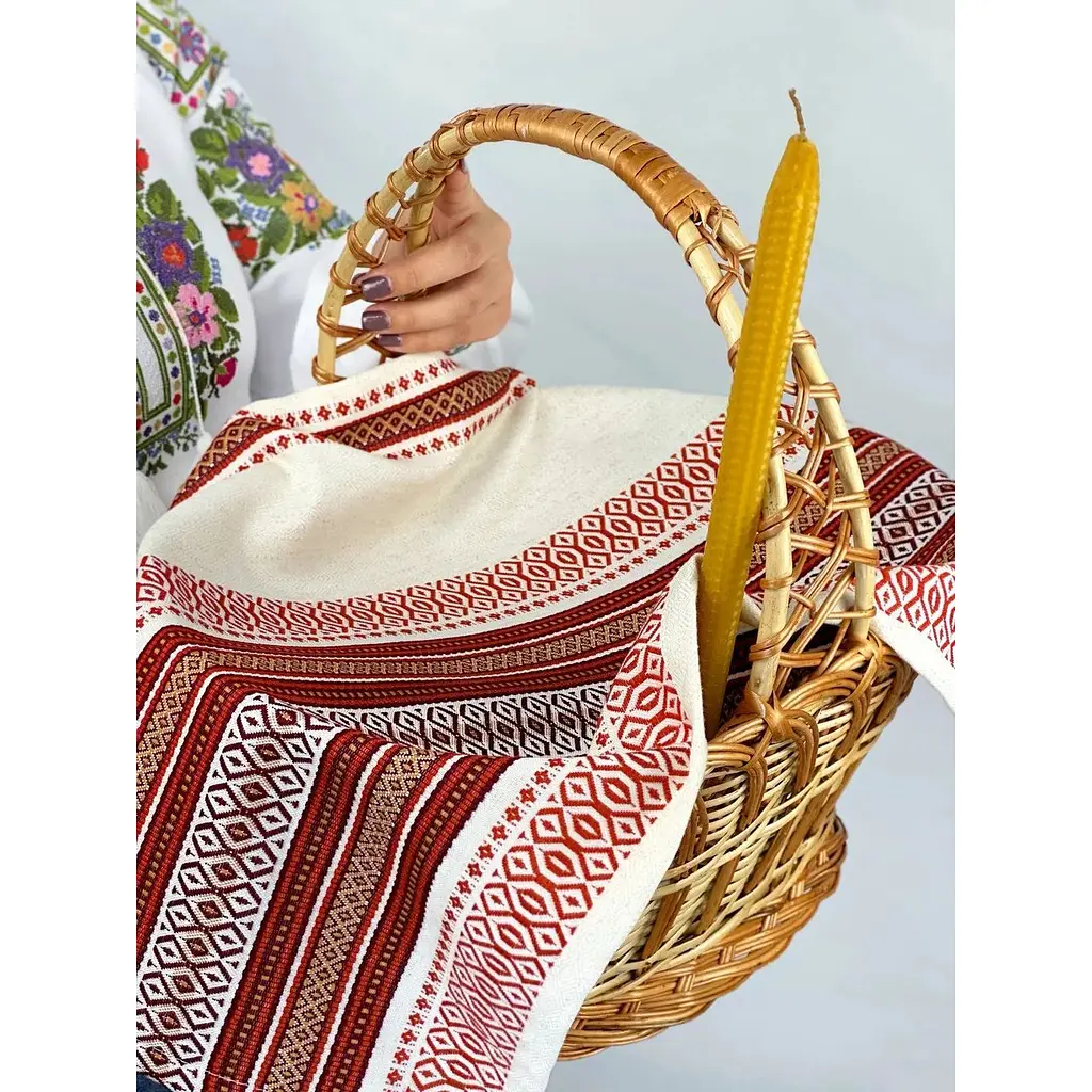 Комплект Пасхальная корзина Галичина с льняным полотенцем 70х45 см Луч красный и свечой  - фото 1