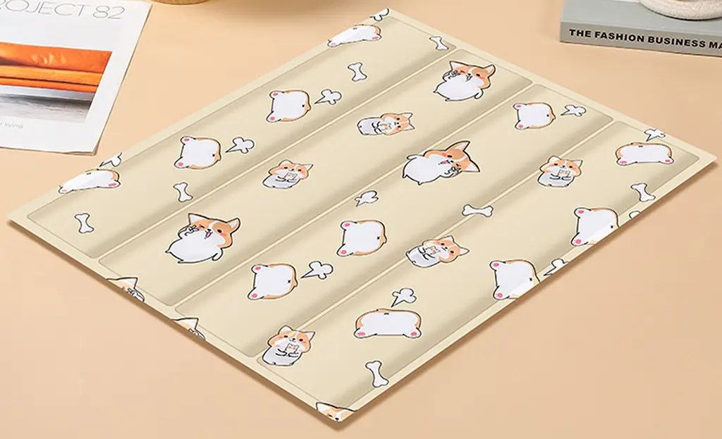 Охолоджуючий килимок для собак та кішок GEL Material Summer Pet Cooling Mat Corgi Beige 60х90 см - фото 2