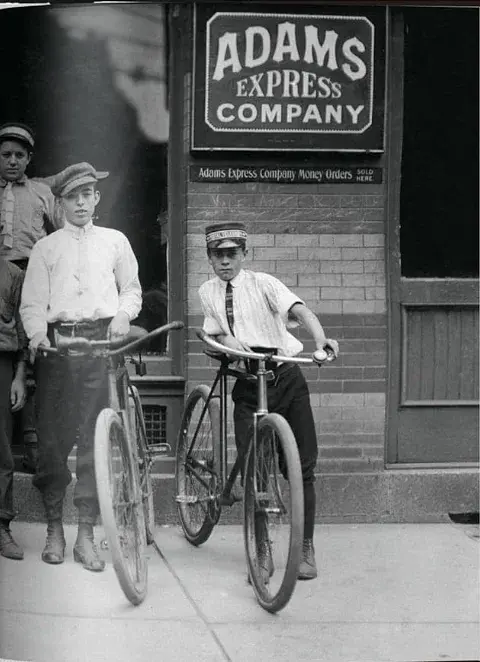 Lewis W. Hine. America at Work - фото 8