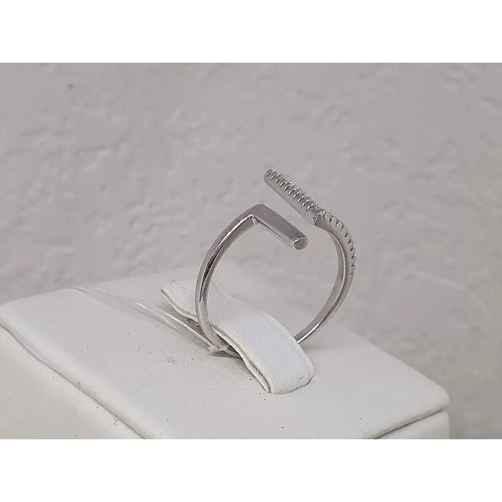 Срібне незамкнене кільце Qvaliz з фіанітами. 90101066 17,5 - фото 4