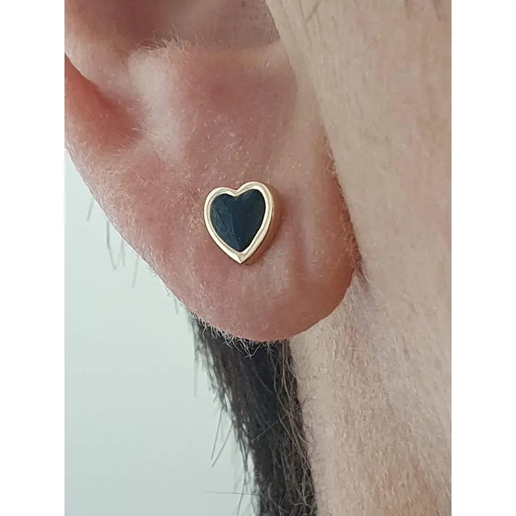 Золоті сережки-пуссети Всесвіт Серця з емаллю. 20715614 - фото 2