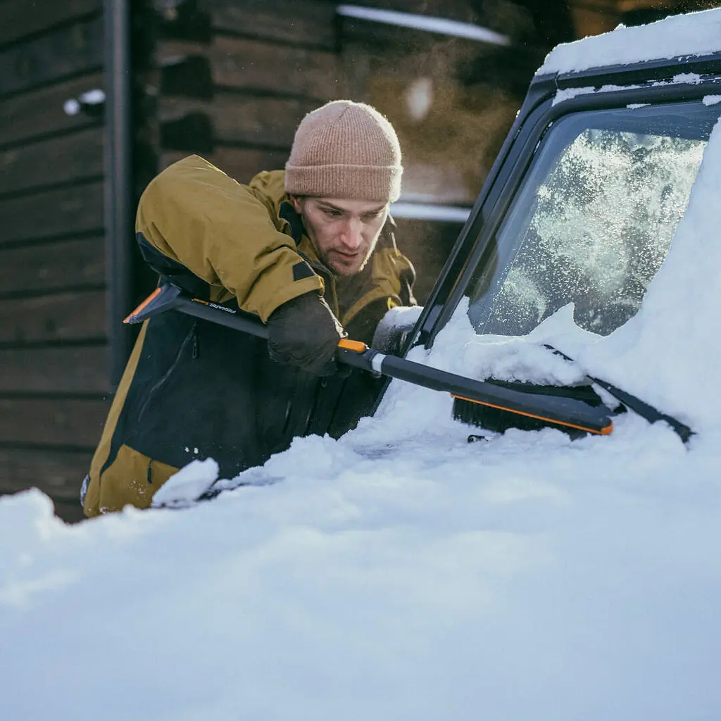 Щітка-скребок Fiskars X-series телескопічна (1078493) - фото 6