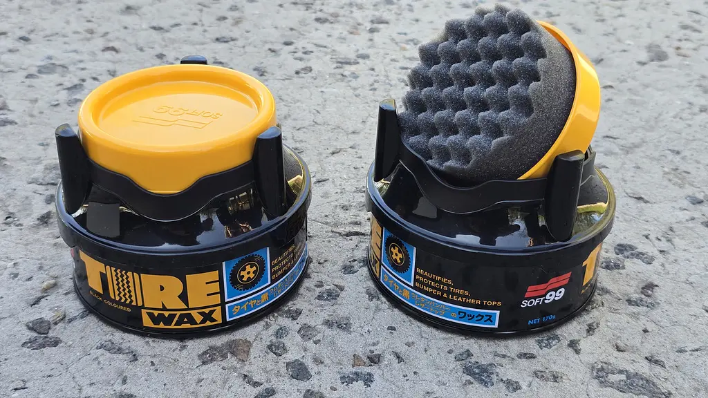 Чорніння для шин SOFT99 Tire Black Wax 170 г воскове покриття для гуми - фото 3