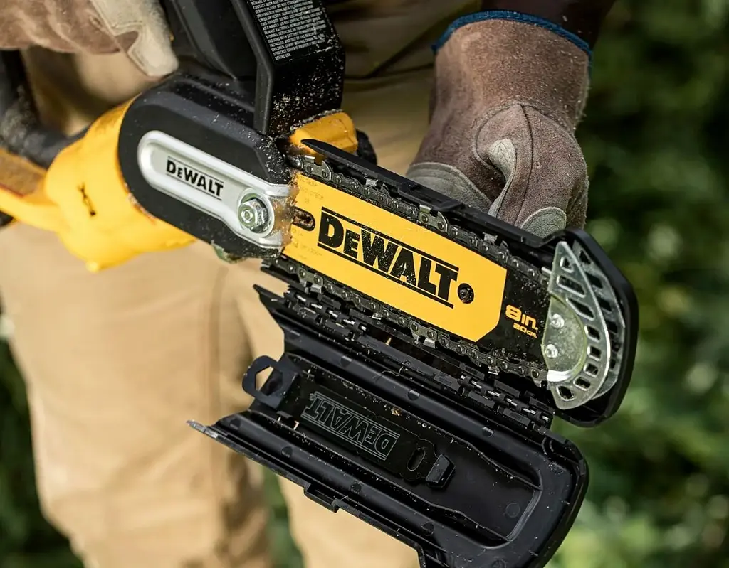 Акумуляторна міні-пилка DeWalt с АКБ та ЗП DCMPS520P1 - фото 10