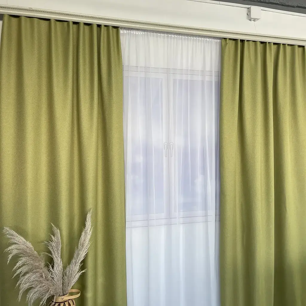 Льняні блекаут штори оливкового кольору 2шт. 150х270 з білим шифоновим тюлем 400х270, на тасьмі ALBO pbe0052634 - фото 3
