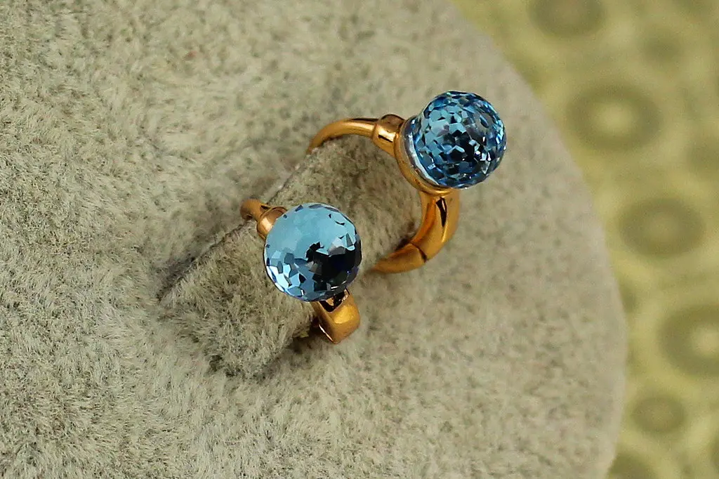 Сережки дитячі Xuping Jewelry Сваровські хамелеон багатогранність із блакитними каменями 1 см золотисті - фото 5