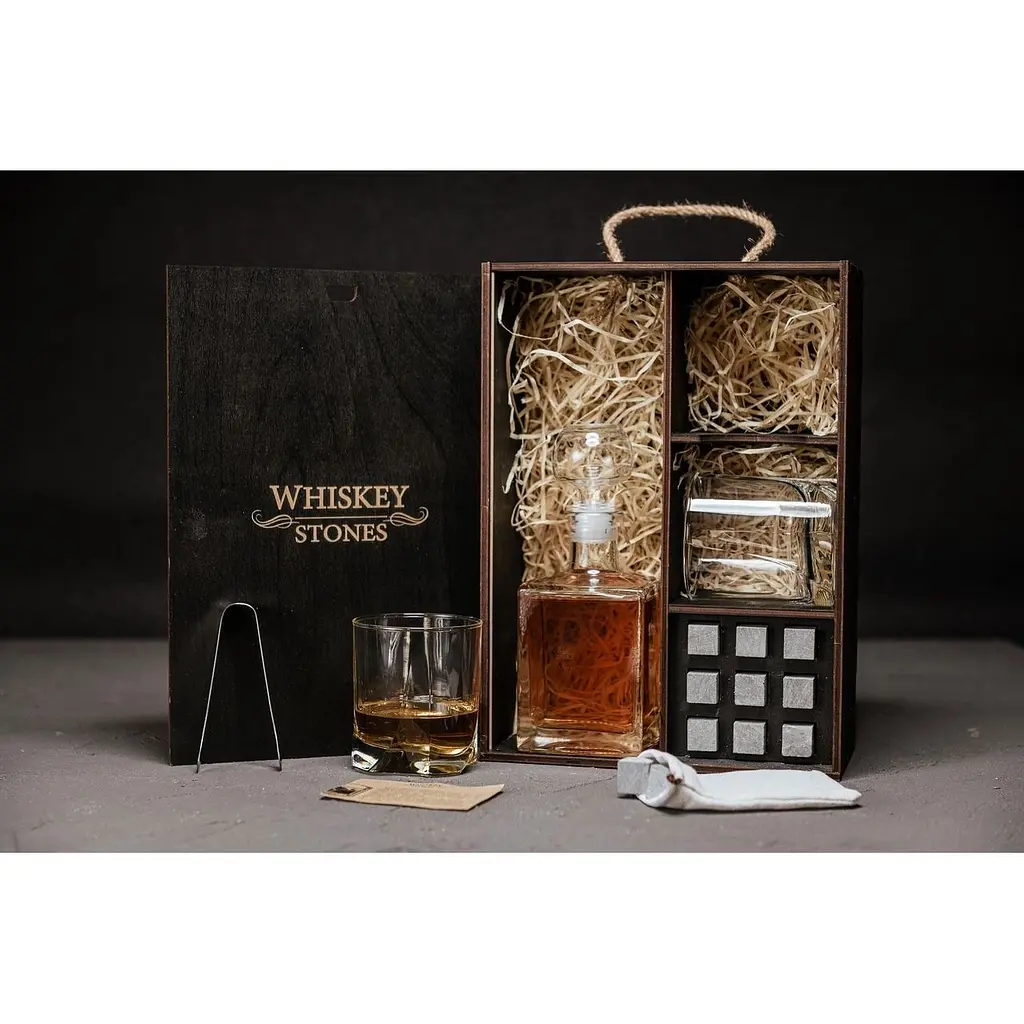 Подарунковий набір Whiskey Stones камені для віскі в дерев'яному пеналі №7 + декантер і 2 склянки Luna + щипці + мішечок - фото 3