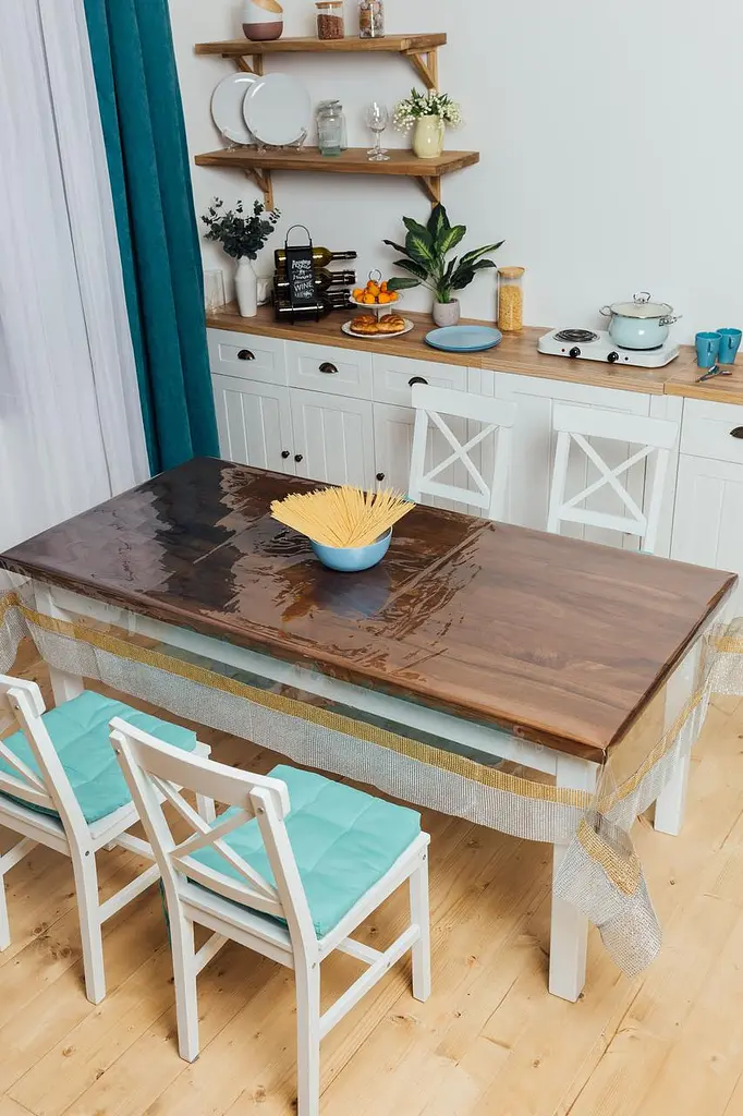 Скатертина силіконова із золото-срібною стразовою стрічкою 300х200 см - фото 2