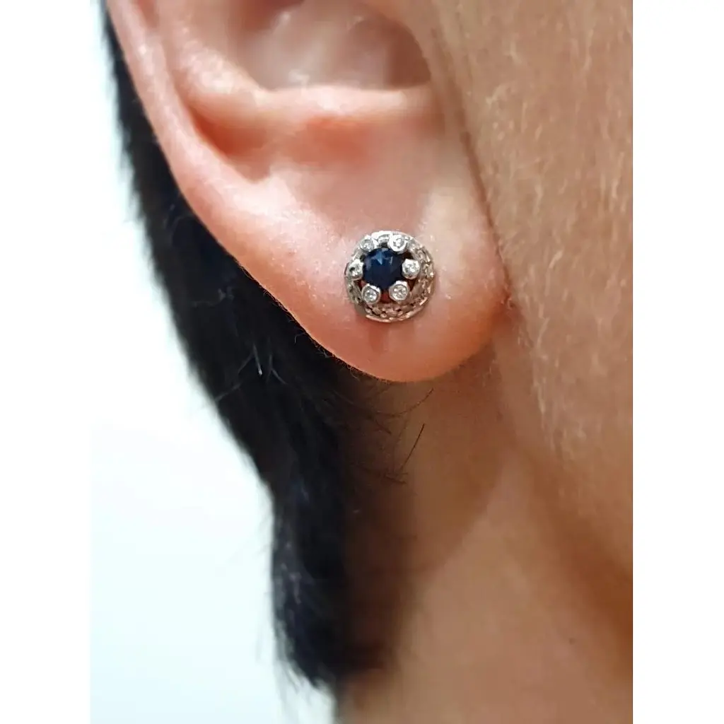 Золоті сережки-пуссети Iris з діамантами і сапфірами. 1СС21172 - фото 2