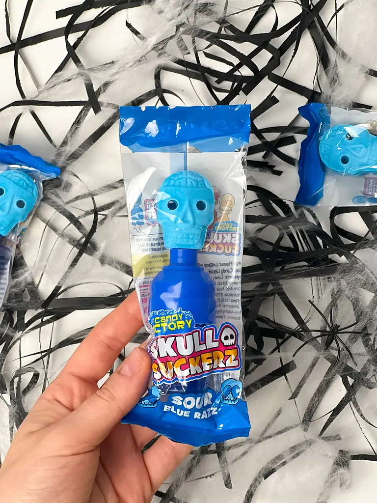 Льодяник з кислою рідиною Halloween Skull Suckers - блакитна малина 40g - фото 2
