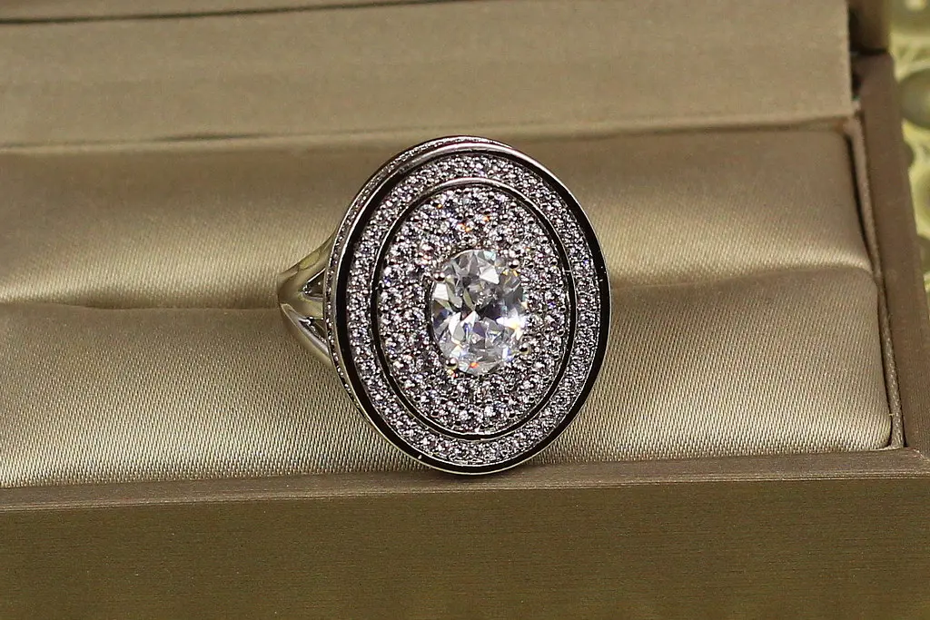 Кільце Xuping Jewelry Титул із білими каменями р 17 сріблясте - фото 2