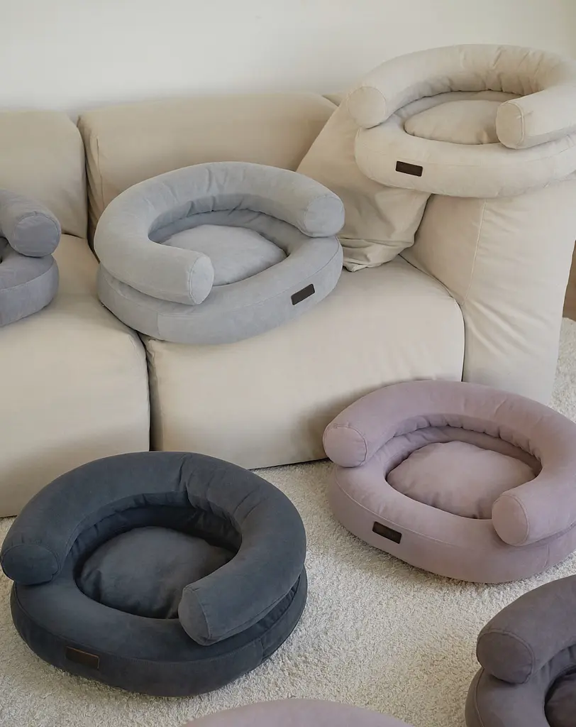 Лежак ортопедичний для собак "Marshmallow" світло-сірий S (70*65) - фото 9