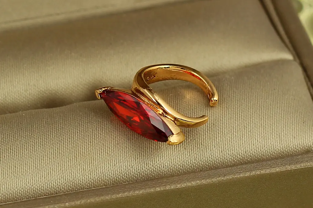 Сережки кафи Xuping Jewelry Червоний маркіз на вушний хрящ 1,7 см золотисті - фото 3