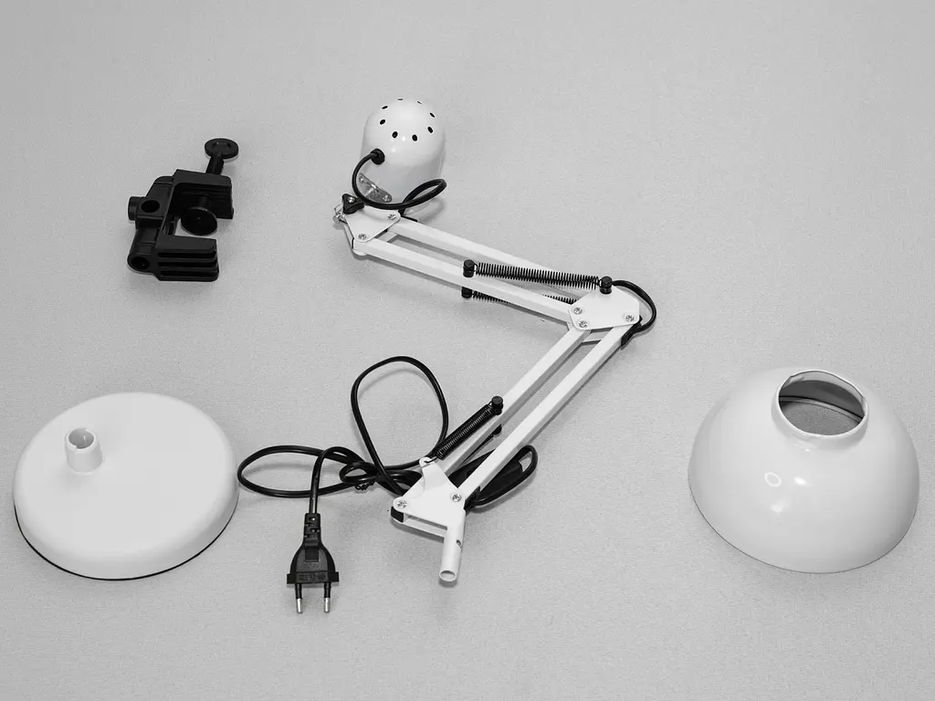 Стильна біла настільна лампа Pixar - фото 2