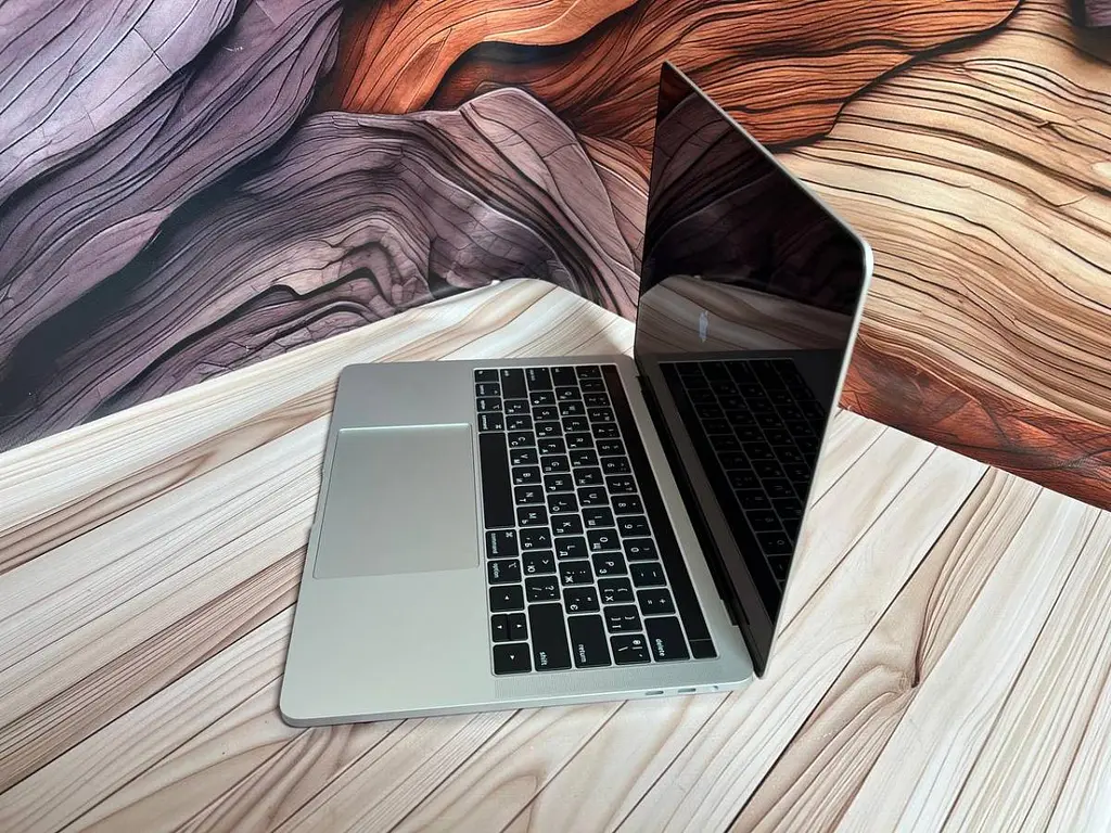 Ноутбук Apple MacBook Pro 13" i5-8259U/16/500 (C02XV2EFJHD4) Б/в - фото 3