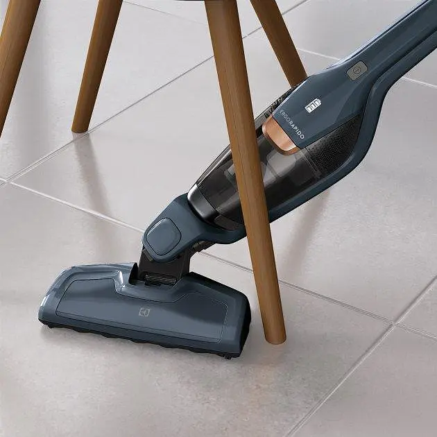 Вертикальний + ручний пилосос (2 в 1) Electrolux Ergorapido Classic EERC75DB - фото 3