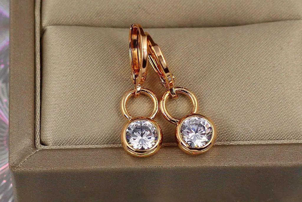 Сережки підвіски Xuping Jewelry вісімка з каменем у обідку 2.5 см золотисті